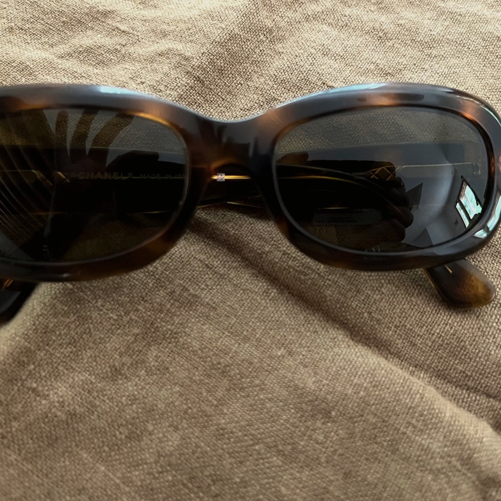CHANEL AUTH VINTAGE SUNGLASSES MINT COND - Model #5094